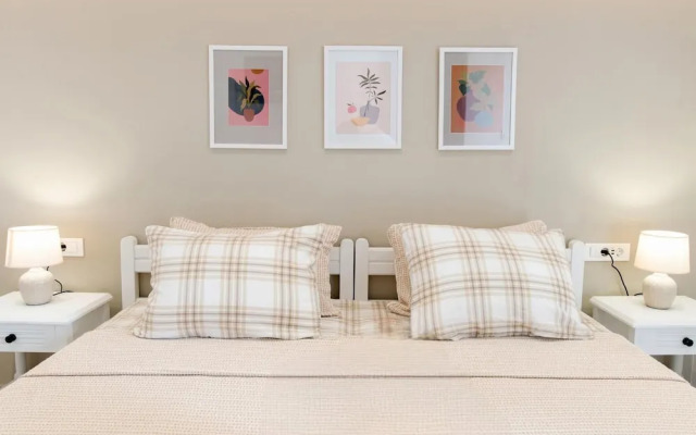 1 Bedroom Apartment Lambisea
