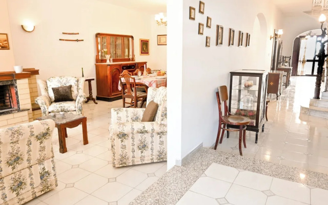 Mediterranea Sunny Maltese Townhouse