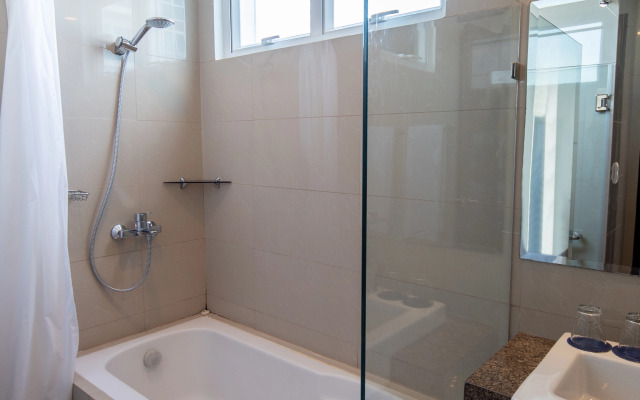 8 Newtown Blvd Apartments