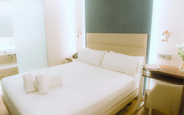 Arya Stadium Hotel
