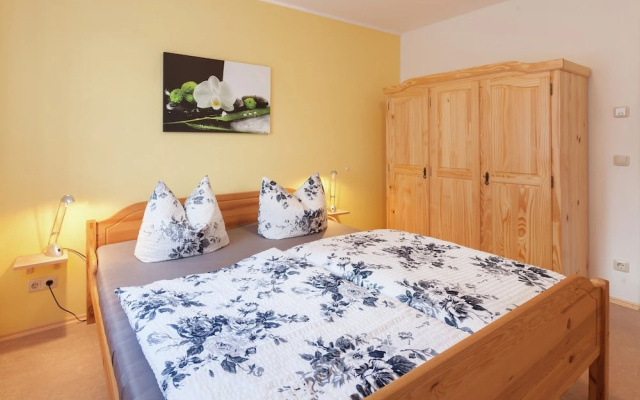 Cosy Apartment in Weissig With Garden