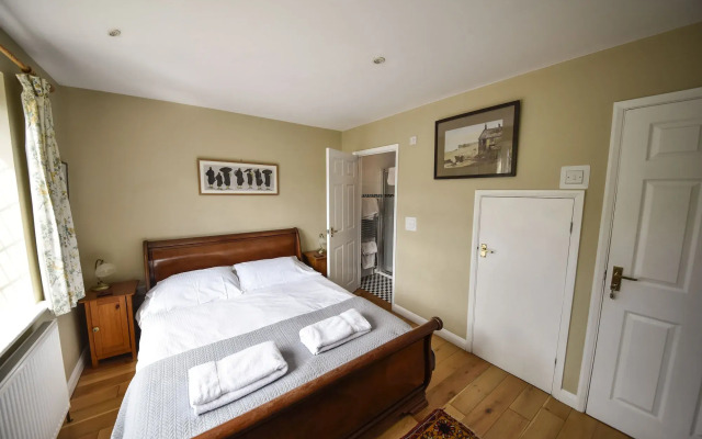 24 Ward Avenue