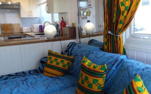 Dog Friendly Bed & Bowl Beach Chalet