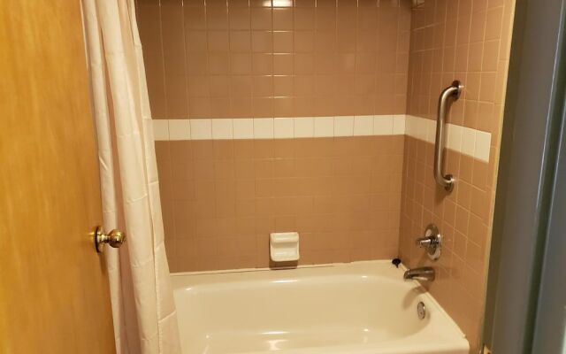 Hotsprings Village Inn