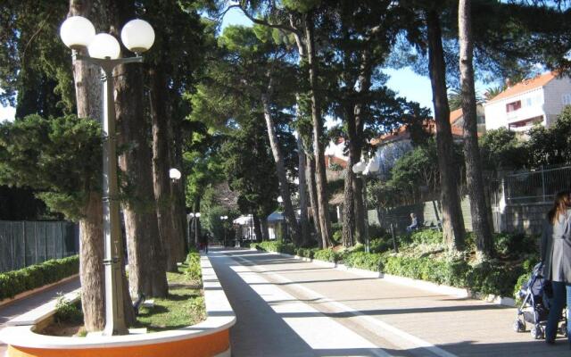 Apartments And Rooms Artemida