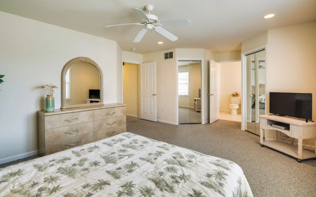 Walk to Beach: Wildwood Apt w/ Balcony!