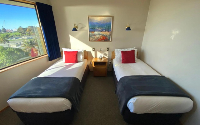 Baywatch Motor Lodge – Guest Rooms – Timaru