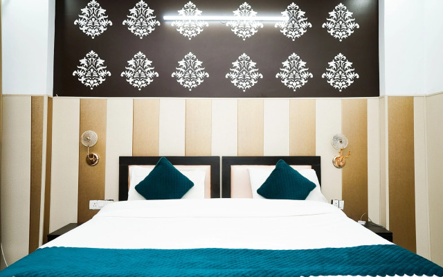 Fabhotel Tanvi Premium