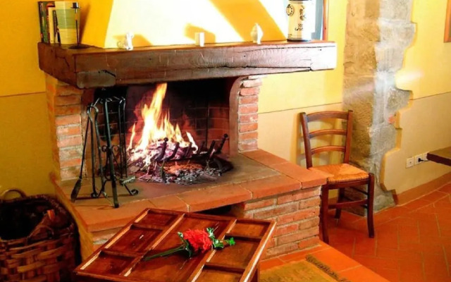 Attractive Apartment in Typical Tuscan Style