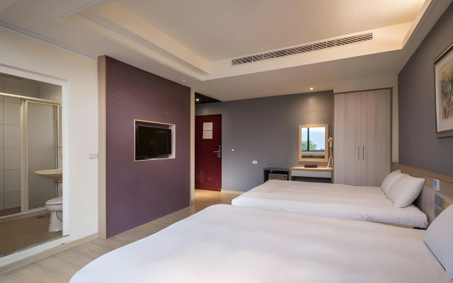 Yadi Hotel