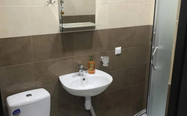 Apartment studio-біля вокзалу-недалеко від центру- наразі є світло