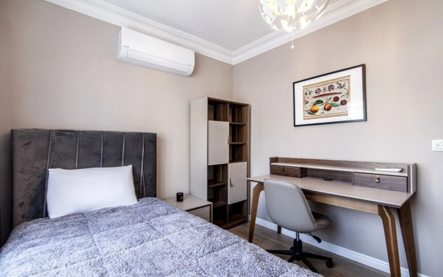 Modern Flat Close to Istiklal Street With Balcony