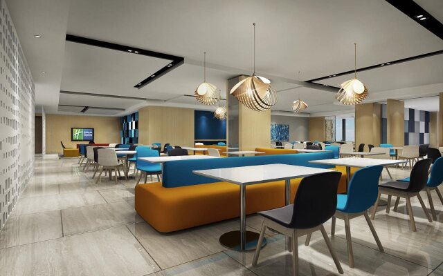 Holiday Inn Express Shanghai Songjiang Fangta by IHG