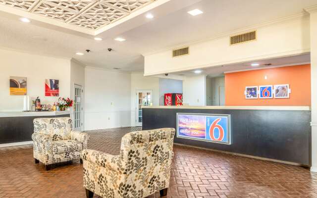Motel 6 Natchitoches, LA
