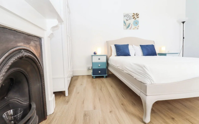 Goldhurst Apartment