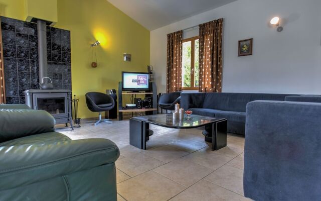 Lively Villa in Félines-minervois With Pool