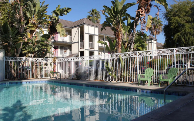 Alamo Inn & Suites