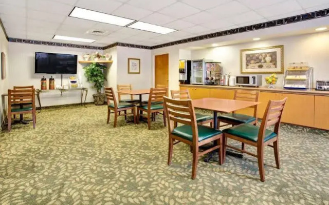 Days Inn Denver International Airport
