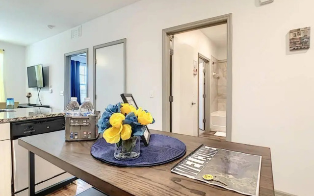 King Bed and Close to Disney