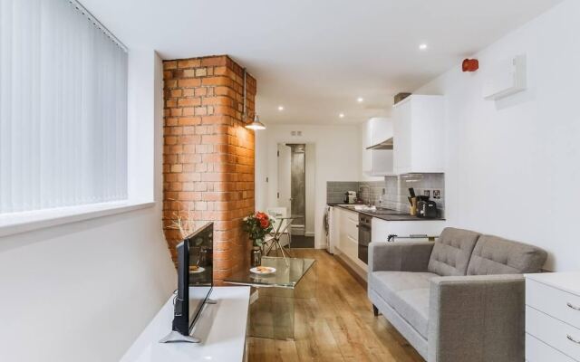1BR amazing refurbished studio located in central Leicester