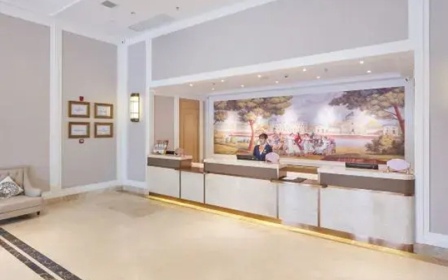 Vienna Hotel ( Guiyang Yunyan District Government Daying Po subway station)