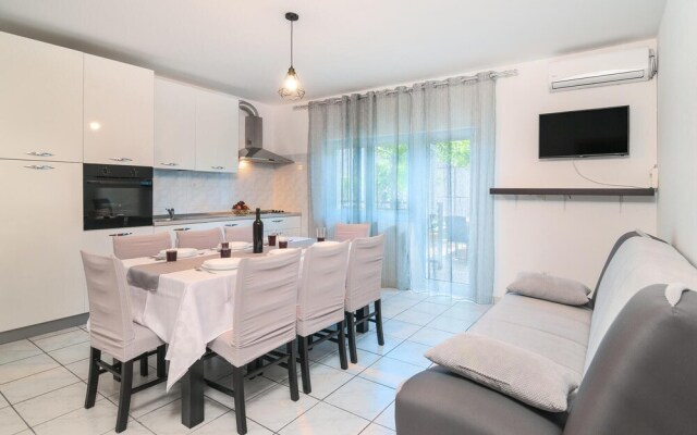 Awesome Home in Dugi Rat With Wifi and 3 Bedrooms