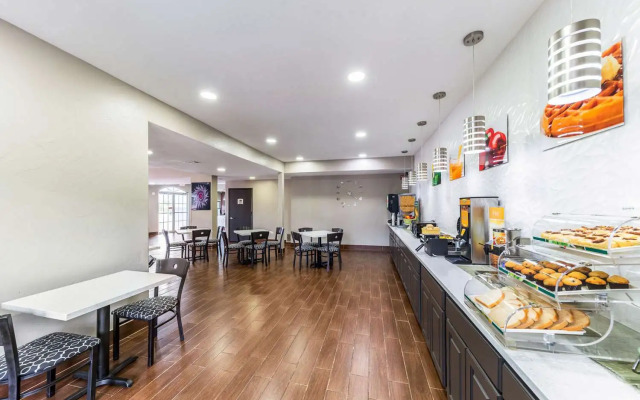 Quality Inn & Suites Canton