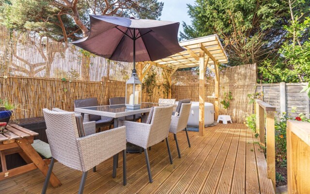 The Christchurch Hideaway, Hot Tub , 2 Bedrooms