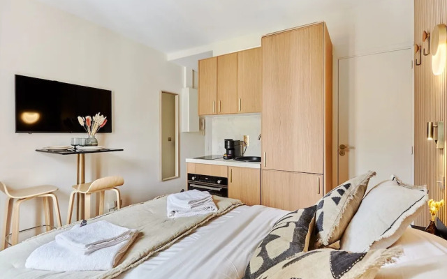 Superbe Studio Tour Eiffel Trocadero by Studioprestige