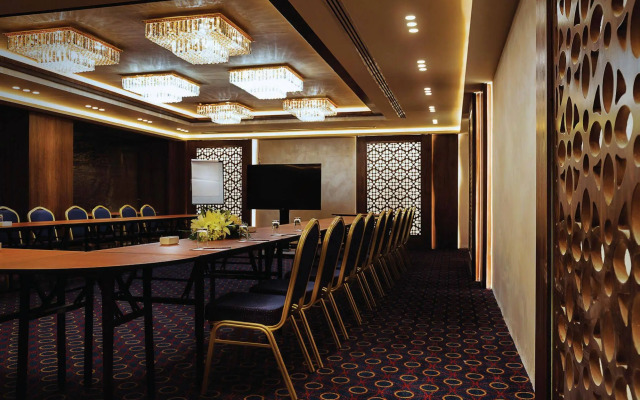Seven Roses Hotel