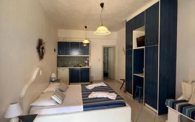 Christos rooms milos
