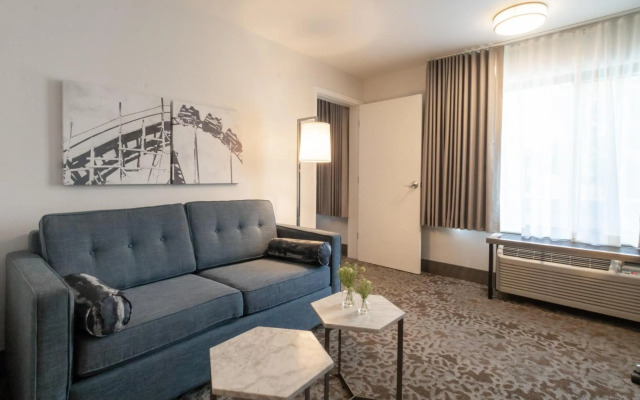 Oxford Suites Portland - Jantzen Beach