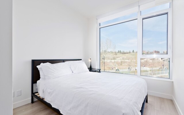 Suite Digs Waterfront