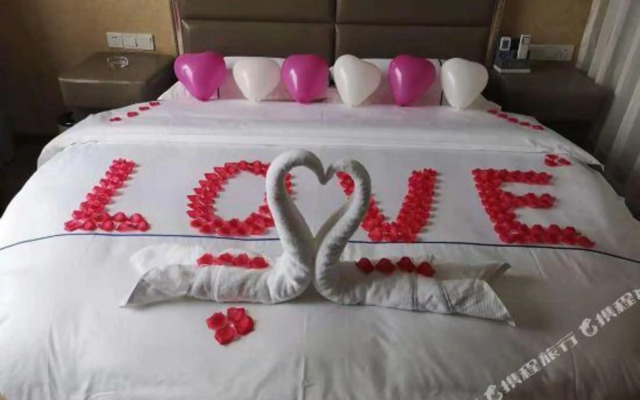 Xiyue Light Luxury Inn (Helong Gymnasium People's Hospital)