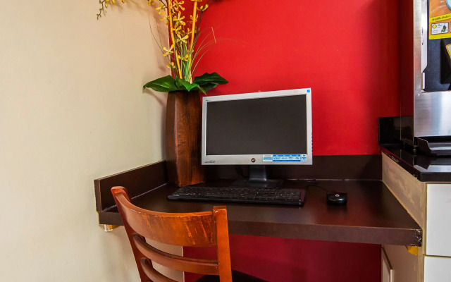Econo Lodge Research Triangle Park
