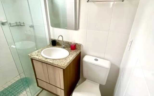 Apto novo e arejado com uma ampla sacada