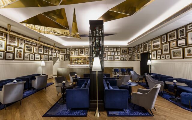 The Oberoi Grand Kolkata Hotel