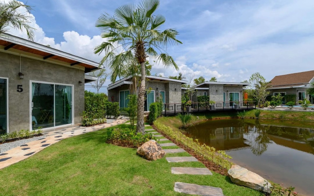 Loftpical Resort
