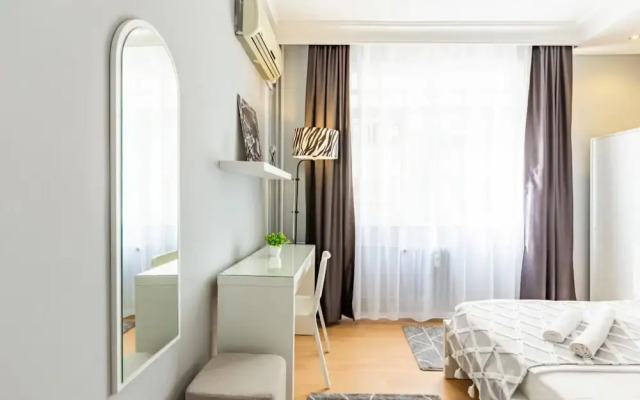 Spacious Apartment on Bagdat Street Kadikoy
