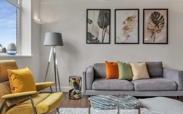 Three Bedroom Apartment in City Reach