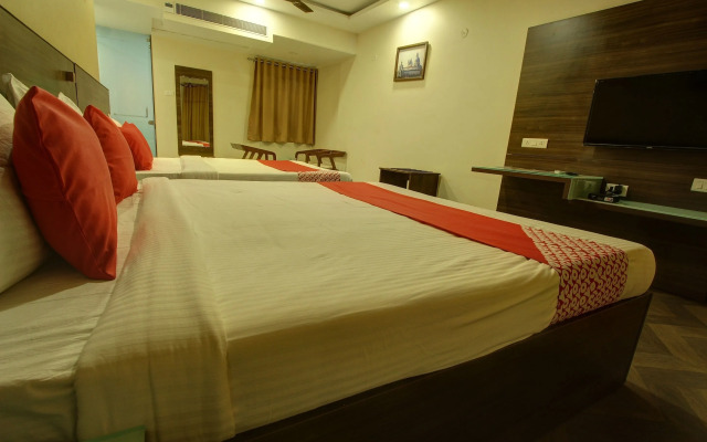 OYO 26698 Hotel Shringar Palace