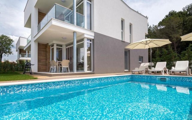 Stunning Home in Fazana With 4 Bedrooms, Wifi and Outdoor Swimming Pool