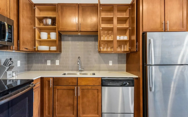 Landing Apartments - Lewisville