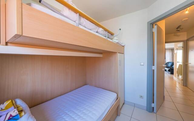 Flat Near Zeedijk With Side sea Views