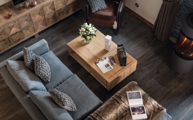 Yellowstone Lodge Chalet 1