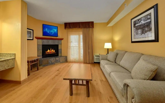 Bearskin Lodge on the River