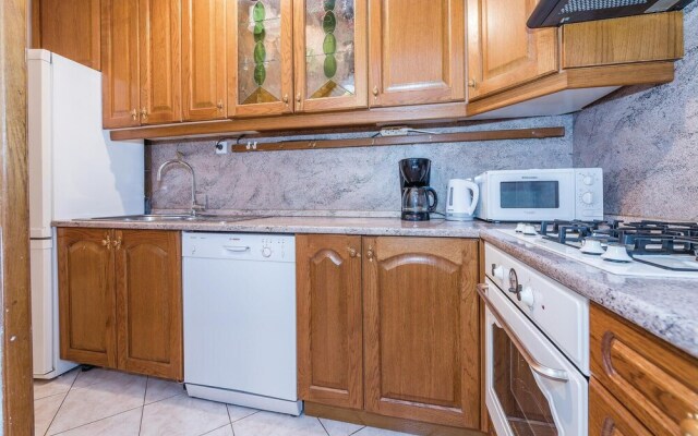 Beautiful Apartment in Brodarica With Wifi and 3 Bedrooms