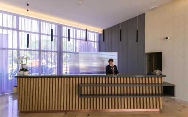 Arena Hotel Holiday