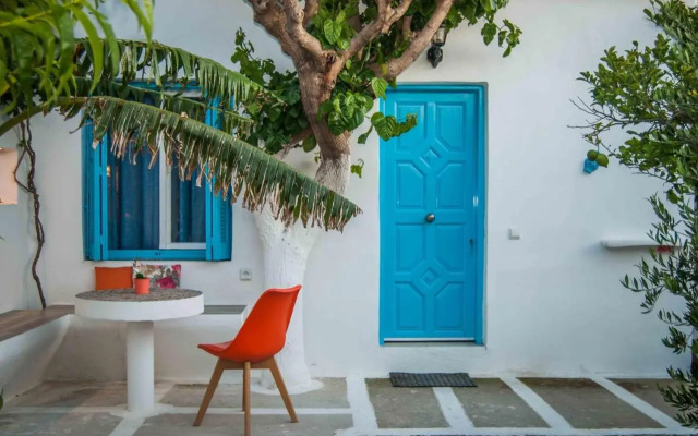 PERIVOLI 4-CHORA(5min away from the center by car)