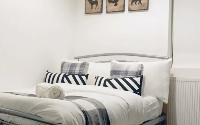 Large 4 Bedroom Home - City Centre